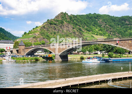 Brücke über die Mosel in Cochem. Stockfoto