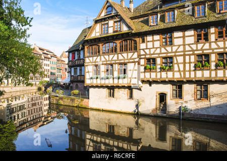 Kai in Petite France Viertels im Elsass Stockfoto