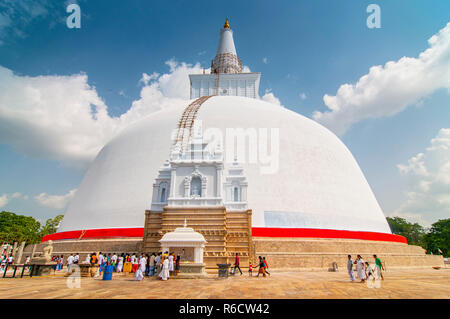 Ruwanweliseya, Maha Thupa oder große Stupa, Weltkulturerbe der UNESCO, Anuradhapura, Sri Lanka, Asien Stockfoto