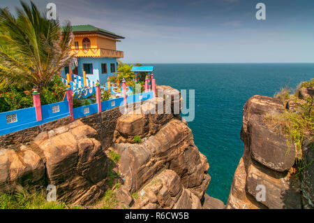 Blick hinunter von Swami Rock Der koneswaram Hindu Tempel in der Trincomalee Stockfoto