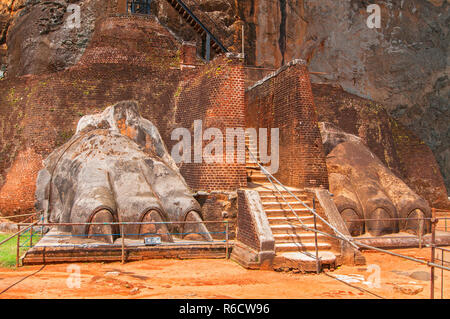 Außen an den Eingang des Sigiriya Lion Rock Festung in Sigiriya, Sri Lanka Sigiriya ist als UNESCO-Weltkulturerbe Stockfoto