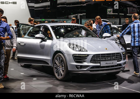 FRANKFURT - Sept. 2015: Porsche Macan S auf der IAA International Motor Show am 20. September vorgelegt, 2015 in Frankfurt am Main, Deutschland Stockfoto