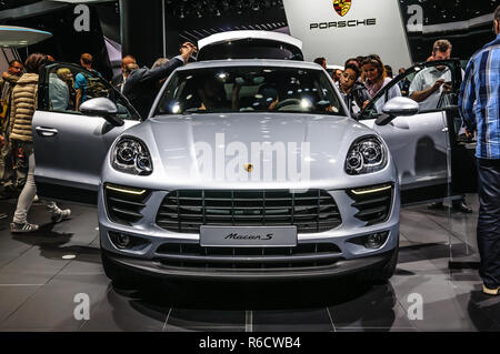 FRANKFURT - Sept. 2015: Porsche Macan S auf der IAA International Motor Show am 20. September vorgelegt, 2015 in Frankfurt am Main, Deutschland Stockfoto