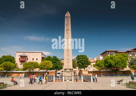 Der Ägyptische Obelisk im Hippodrome in Sultanahmet, Istanbul, Türkei Stockfoto