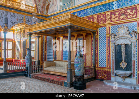 Schön Aula und kaiserlichen Thronsaal im Harem des Topkapi Palast in Istanbul, Türkei Stockfoto