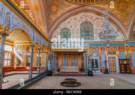 Schön Aula und kaiserlichen Thronsaal im Harem des Topkapi Palast in Istanbul, Türkei Stockfoto