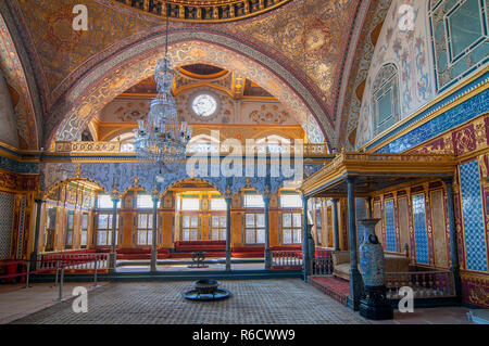 Schön Aula und kaiserlichen Thronsaal im Harem des Topkapi Palast in Istanbul, Türkei Stockfoto