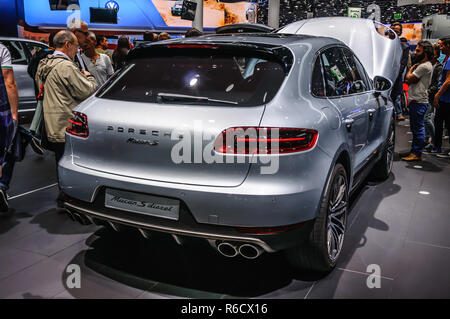 FRANKFURT - Sept. 2015: Porsche Macan S Diesel auf der IAA International Motor Show am 20. September vorgelegt, 2015 in Frankfurt am Main, Deutschland Stockfoto