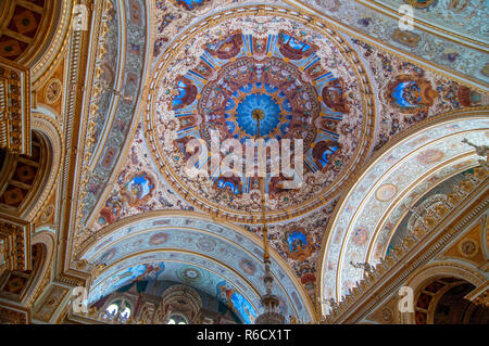 Detail der Kuppel Der Festsaal Dolmabahçe-Palast in Istanbul, Türkei Stockfoto