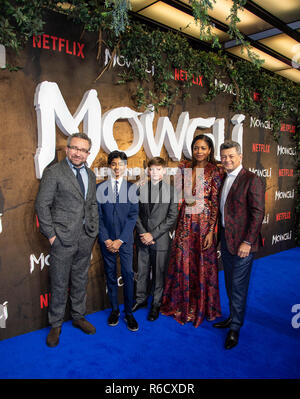 LONDON, ENGLAND - Dezember 04: Eddie Marsan, Rohand Chand, Louis Ashbourne Serkis, Naomie Harris und Andy Serkis ein Special Screening von Netflix 'Mowgli: Legende Der Dschungel" Im Curzon Mayfair am 4. Dezember 2018 in London, England teilnehmen Stockfoto