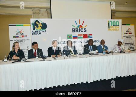 Pretoria, Südafrika. 4. Dez, 2018. Song Tao (3 l), Leiter der internationalen Abteilung der Kommunistischen Partei von China Central Committee, besucht die BRICS-politischen Parteien plus Dialog in Pretoria, Südafrika, am Dez. 4, 2018. Die dreitägige Veranstaltung beriet auf wirtschaftliche Entwicklung, Multilateralismus, der 4. industriellen Revolution, des Friedens und der Stabilität. Credit: Zhao Xi/Xinhua/Alamy leben Nachrichten Stockfoto