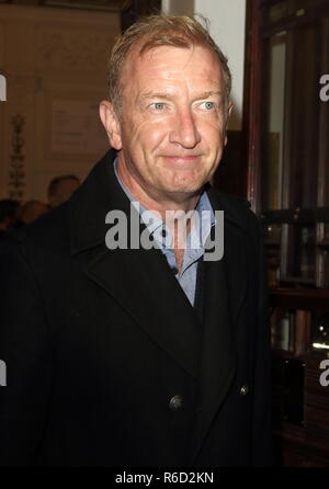 London, Großbritannien. 4. Dez, 2018. Steffan Rhodri bei der wahre Westen drücken Sie die Nacht im Varieté Theater. Credit: Keith Mayhew/SOPA Images/ZUMA Draht/Alamy leben Nachrichten Stockfoto