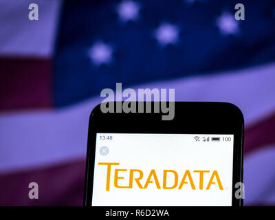 Kiew, Ukraine. 4. Dez, 2018. Teradata Corporation Logo auf dem Smartphone angezeigt. Quelle: Igor Golovniov/SOPA Images/ZUMA Draht/Alamy leben Nachrichten Stockfoto