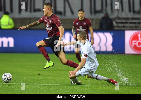 Nürnberg, Deutschland. 03 Dez, 2018. Ondrej PETRAK (1.FC Nürnberg), Aktion, Duellen gegen Lars BENDER (Bayer Leverkusen). Fussball 1. 1. Fussballbundesliga, 13. Spieltag, Spieltag 13, 1.FC Nürnberg (N) - Bayer 04 Leverkusen (LEV) 1-1, am 03.12.2018 in Nürnberg/Deutschland. MAX MORLOCK Stadion. DFL BESTIMMUNGEN VERBIETEN DIE VERWENDUNG DER FOTOGRAFIE ALS BILD-SEQUENZEN UND/ODER QUASI-VIDEO. | Verwendung der weltweiten Kredit: dpa/Alamy leben Nachrichten Stockfoto