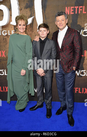 London, Großbritannien. 04 Dez, 2018. LONDON, GROSSBRITANNIEN. Dezember 04, 2018: Lorraine Asbourne, Louis Ashbourne-Serkis & Andy Serkis am 'Mowgli: Legende der Dschungel" Premiere im Curzon Mayfair, London. Bild: Steve Vas/Featureflash Credit: Paul Smith/Alamy leben Nachrichten Stockfoto