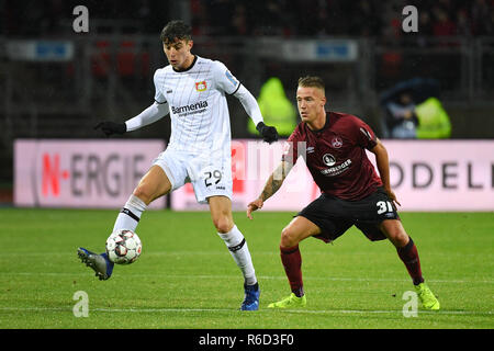 Nürnberg, Deutschland. 03 Dez, 2018. Kai HAVERTZ (Bayer Leverkusen (, Aktion, Duelle gegen Ondrej PETRAK (1.FC Nürnberg) 1. 1. Fussballbundesliga, 13. Spieltag, Spieltag 13, 1.FC Nürnberg (N) - Bayer 04 Leverkusen (LEV) 1-1, 03.12.2018 in Nürnberg/Deutschland MAX MORLOCK STADION DFL-BESTIMMUNGEN VERBIETEN DIE VERWENDUNG DER FOTOGRAFIE ALS BILD-SEQUENZEN UND/ODER QUASI VIDEO/dpa/Alamy leben Nachrichten Stockfoto