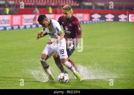 Nürnberg, Deutschland. 03 Dez, 2018. WENDELL (Bayer Leverkusen), Aktion, Duelle gegen Kevin GODEN (1.FC Nürnberg). Fussball 1. 1. Fussballbundesliga, 13. Spieltag, Spieltag 13, 1.FC Nürnberg (N) - Bayer 04 Leverkusen (LEV) 1-1, am 03.12.2018 in Nürnberg/Deutschland. MAX MORLOCK Stadion. DFL BESTIMMUNGEN VERBIETEN DIE VERWENDUNG DER FOTOGRAFIE ALS BILD-SEQUENZEN UND/ODER QUASI-VIDEO. | Verwendung der weltweiten Kredit: dpa/Alamy leben Nachrichten Stockfoto