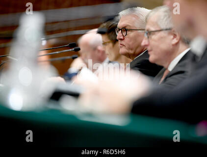 05. Dezember 2018, China, Kanton (Guangzhou): Bundespräsident Dr. Frank-Walter Steinmeier und seine Delegation treffen der Parteisekretär der Provinz Guangdong für Gespräche. Anlässlich einer 6-tägigen Reise nach China, Präsident Steinmeier zahlt einen Staatsbesuch im Kanton Guangzhou. Foto: Britta Pedersen/dpa-Zentralbild/dpa Stockfoto