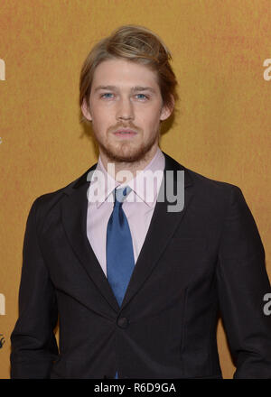 New York, USA. 4. Dez 2018. Joe Alwyn besucht die New Yorker Premiere von Maria Stuart Theater in Paris am 4. Dezember 2018 in New York City. Credit: Erik Pendzich/Alamy leben Nachrichten Stockfoto