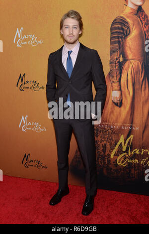 New York, USA. 4. Dez 2018. Joe Alwyn besucht die New Yorker Premiere von Maria Stuart Theater in Paris am 4. Dezember 2018 in New York City. Credit: Erik Pendzich/Alamy leben Nachrichten Stockfoto