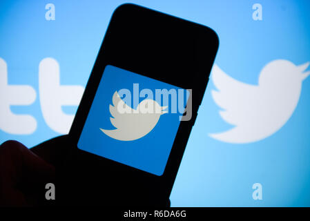 Krakau, Polen. 5 Dez, 2018. Twitter Logo ist auf ein Android Mobiltelefon gesehen. Credit: Omar Marques/SOPA Images/ZUMA Draht/Alamy leben Nachrichten Stockfoto