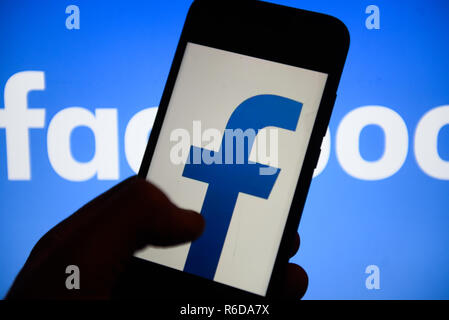 Krakau, Polen. 5 Dez, 2018. Facebook Logo ist auf ein Android Mobiltelefon gesehen. Credit: Omar Marques/SOPA Images/ZUMA Draht/Alamy leben Nachrichten Stockfoto