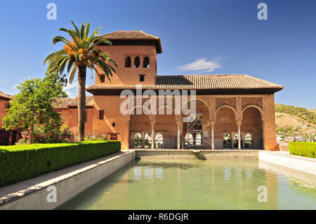 Spanien Granada Alhambra Die Damen Turm (Torre De Las Damas) Garten von dem des Generalife Stockfoto