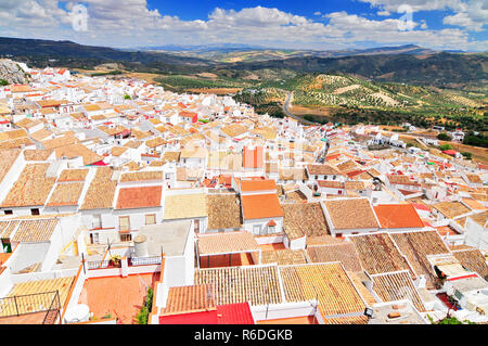 Olvera als gesehen vom Schloss, Pueblos Blancos "Weiße Dörfer", Provinz Cadiz, Andalusien, Spanien Stockfoto