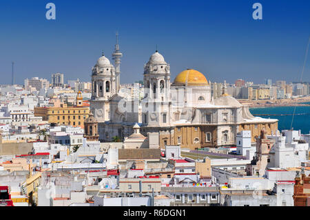 Blick vom Torre Tavira Turm zu Cadiz, Kathedrale, auch neue Kathedrale, Costa De La Luz, Andalusien, Spanien Stockfoto