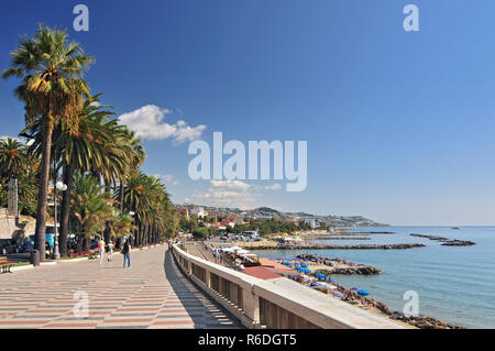 San Remo schönen Hafen und Promenade in Italien Stockfoto