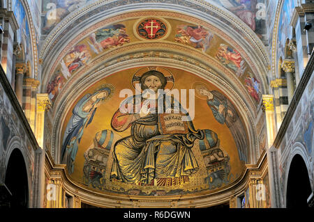 Mittelalterlichen byzantinischen Mosaiken von Christus in das Innere des Duomo, Pisa, Italien Stockfoto