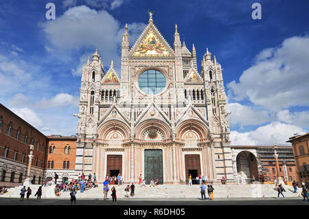 Die Kathedrale der Heiligen Maria der Himmelfahrt, Siena, Toskana, Italien Stockfoto