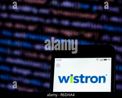 Wistron Corporation Logo auf dem Smartphone angezeigt. Stockfoto