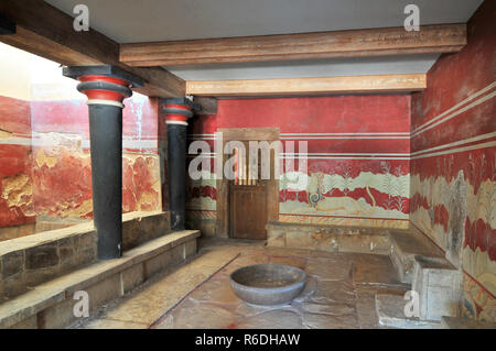 Die Halle Der Thron in der minoische Palast von Knossos, Heraklion, Kreta, Griechenland Stockfoto