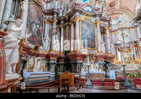 Innenraum Der dominikanische Kirche des Heiligen Geistes, Dominikonu Straße in Vilnius, Litauen Stockfoto