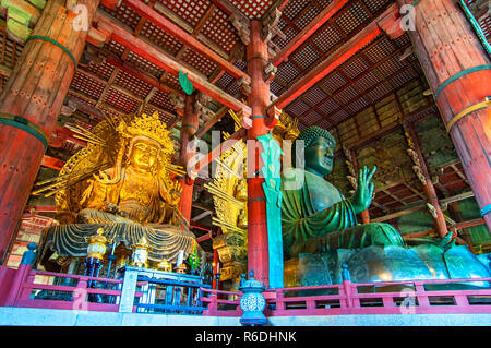 Die todaiji Buddha Es ist die weltweit größte Bronzestatue des Buddha Vairocana in Nara Japan betrachtet wird, Stockfoto