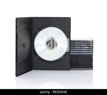 Dvd-Boxen mit Disc auf weißem Hintergrund Stockfoto