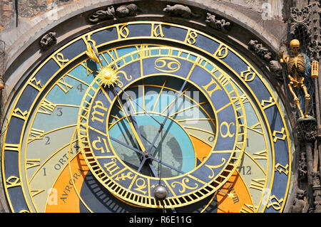 Prag astronomische Uhr (Orloj) In der Altstadt von Prag. Stockfoto