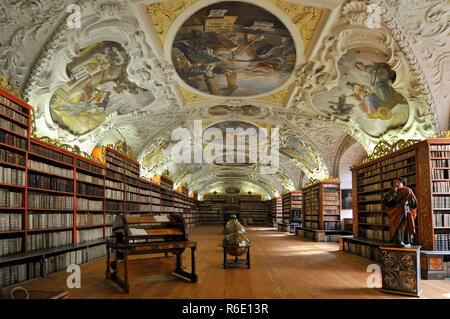 Die Theologische Halle im Kloster Strahov in Prag, in den 1720er gebaut Stockfoto