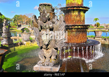 Großen Brunnen Wasser in Royal Palace und Pools Tirthagangga, Bali Stockfoto