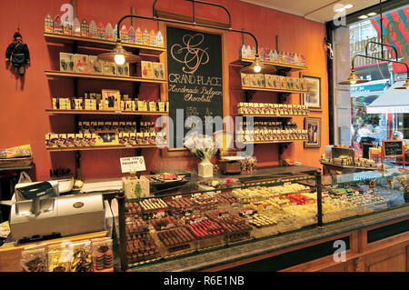 Innenraum der Schokolade Shop in Brüssel Belgien in der Nähe von Grand Place Stockfoto