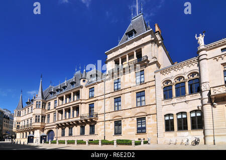 Grossherzogliche Palast und die Kammer der Abgeordneten der Stadt Luxemburg Großherzogtum Luxemburg Stockfoto