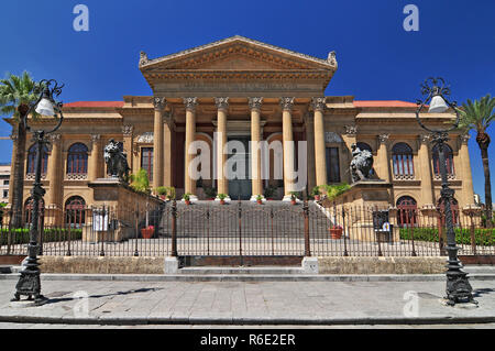 Teatro Massimo Oper auf der Piazza Verdi in Palermo Sizilien Stockfoto