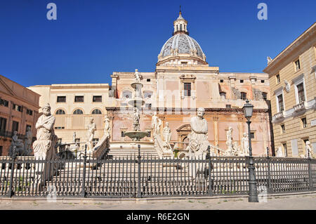 Herrlichen Springbrunnen Fontana Pretoria an der Piazza Pretoria Arbeit des florentiner Bildhauers Francesco Camilliani Palermo Sizilien Italien Stockfoto