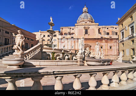 Herrlichen Springbrunnen Fontana Pretoria an der Piazza Pretoria Arbeit des florentiner Bildhauers Francesco Camilliani Palermo Sizilien Italien Stockfoto