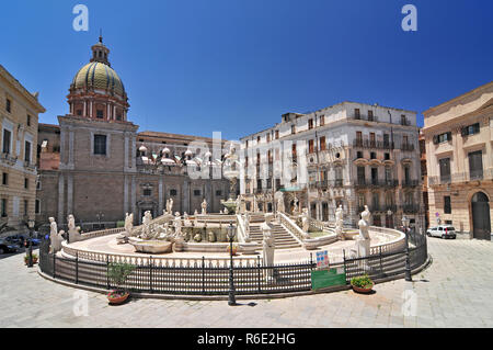 Herrlichen Springbrunnen Fontana Pretoria an der Piazza Pretoria Arbeit des florentiner Bildhauers Francesco Camilliani Palermo Sizilien Italien Stockfoto