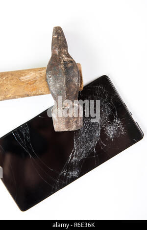 Einen alten Hammer und Smartphone Stockfoto