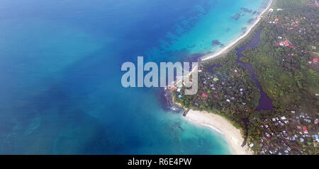 Blue Ocean Wasser in der Karibik insel Luftbild Drohne anzeigen Stockfoto