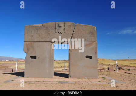 Tor der Sonne Kalasasaya Tempel Tiwuanaku Archäologische Stätte Bolivien Stockfoto