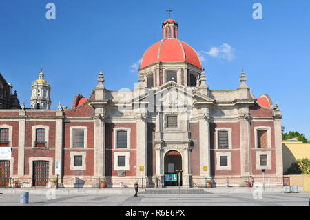 Die Außenseite des Kapuziner Nonnen" Tempel in der Basilika Unserer Lieben Frau von Guadalupe in Mexiko Stadt Stockfoto